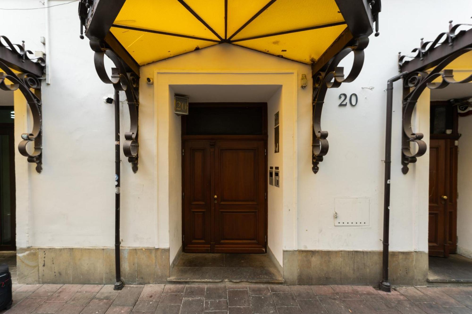 Tomasza 20 *